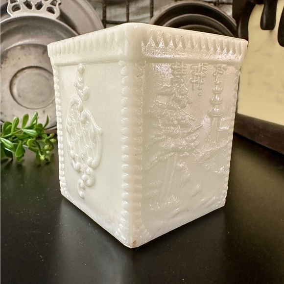 ANTIQUE, WESTMORELAND SPECIALTY, MILK GLASS, 1905, COLLECTIBLE JAR - Picture 5 of 8